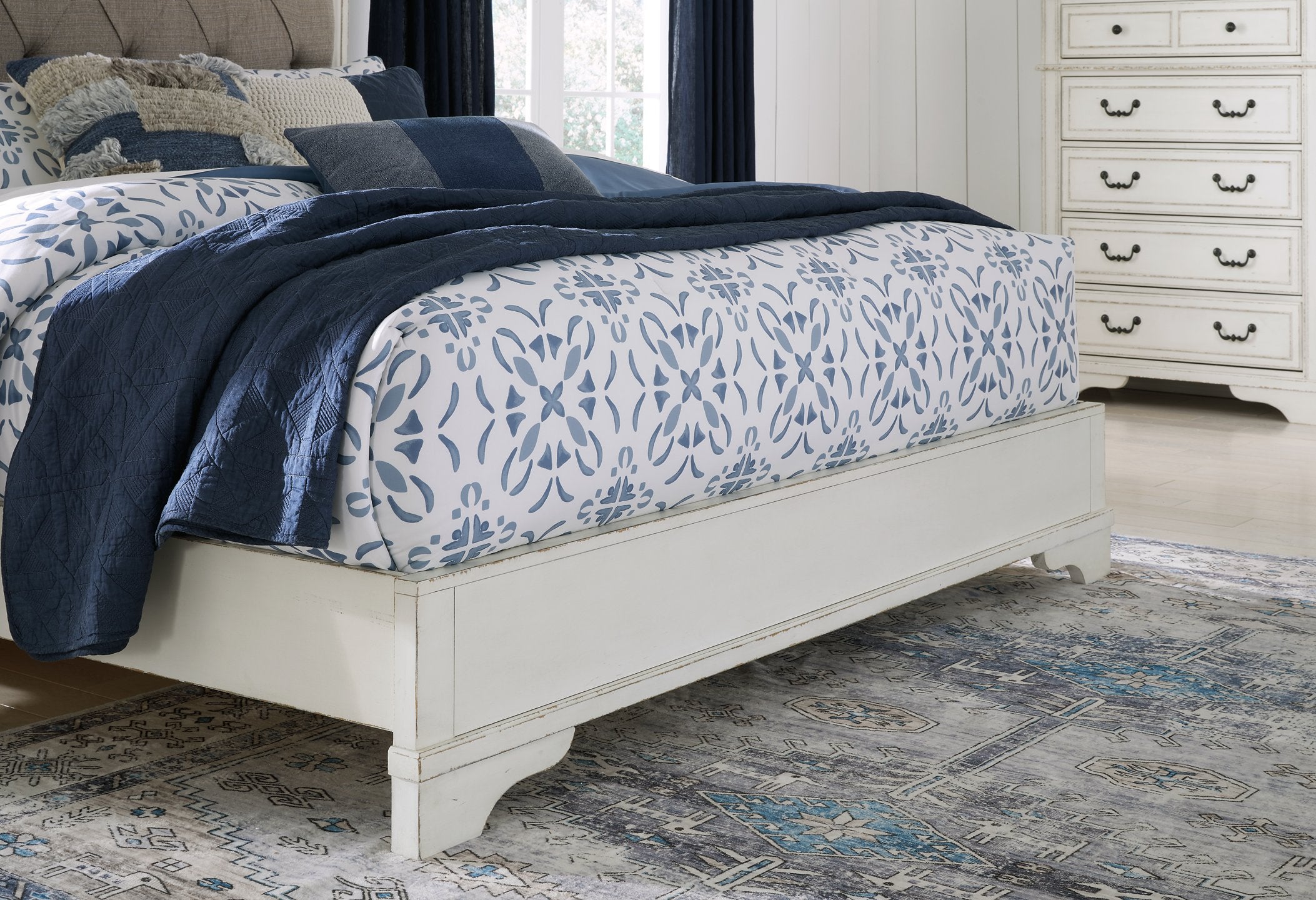 Brollyn Upholstered Bed - Luxury Home Furniture (MI)