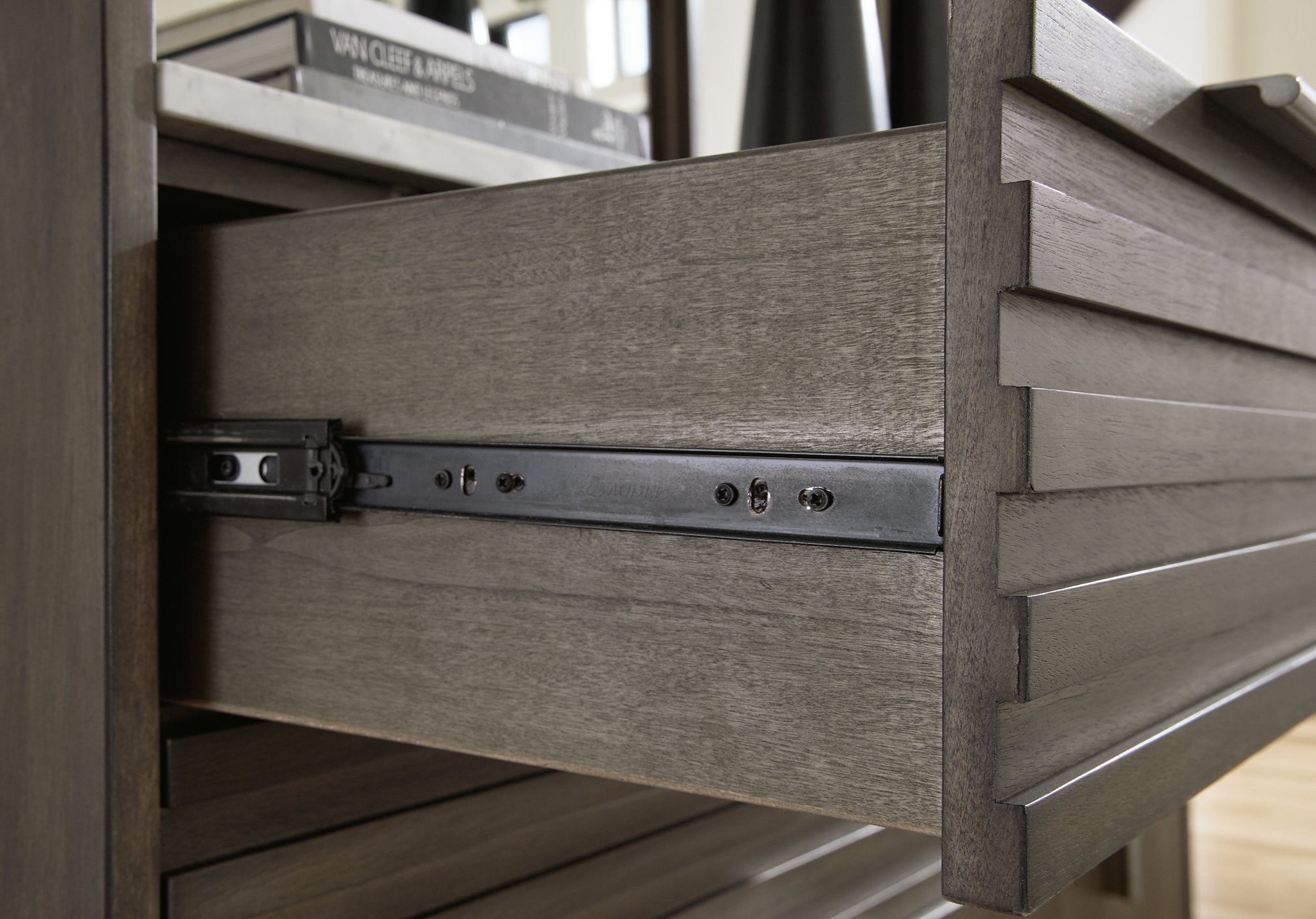 Arkenton Chest of Drawers - Luxury Home Furniture (MI)