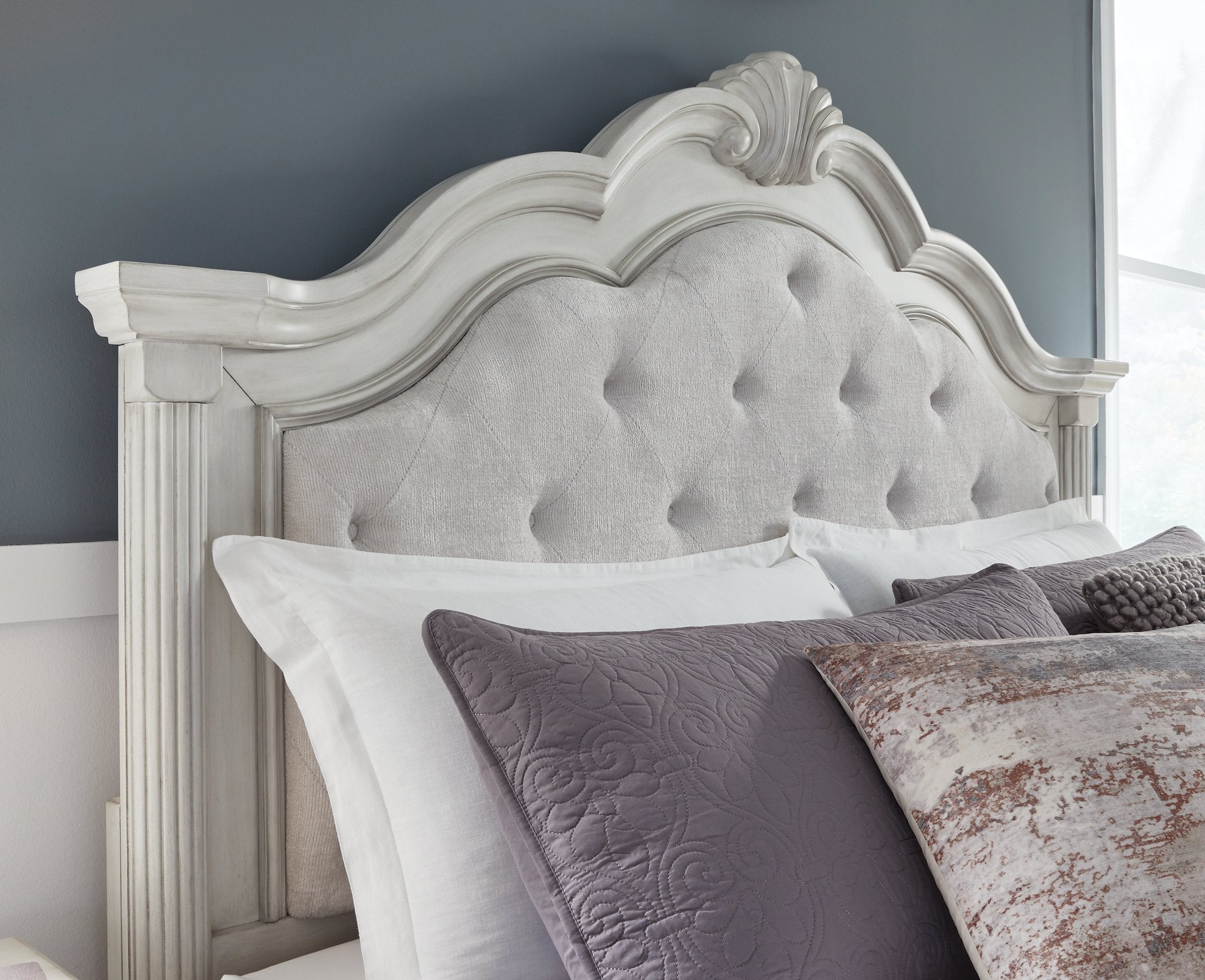 Montelaine Upholstered Bed - Luxury Home Furniture (MI)