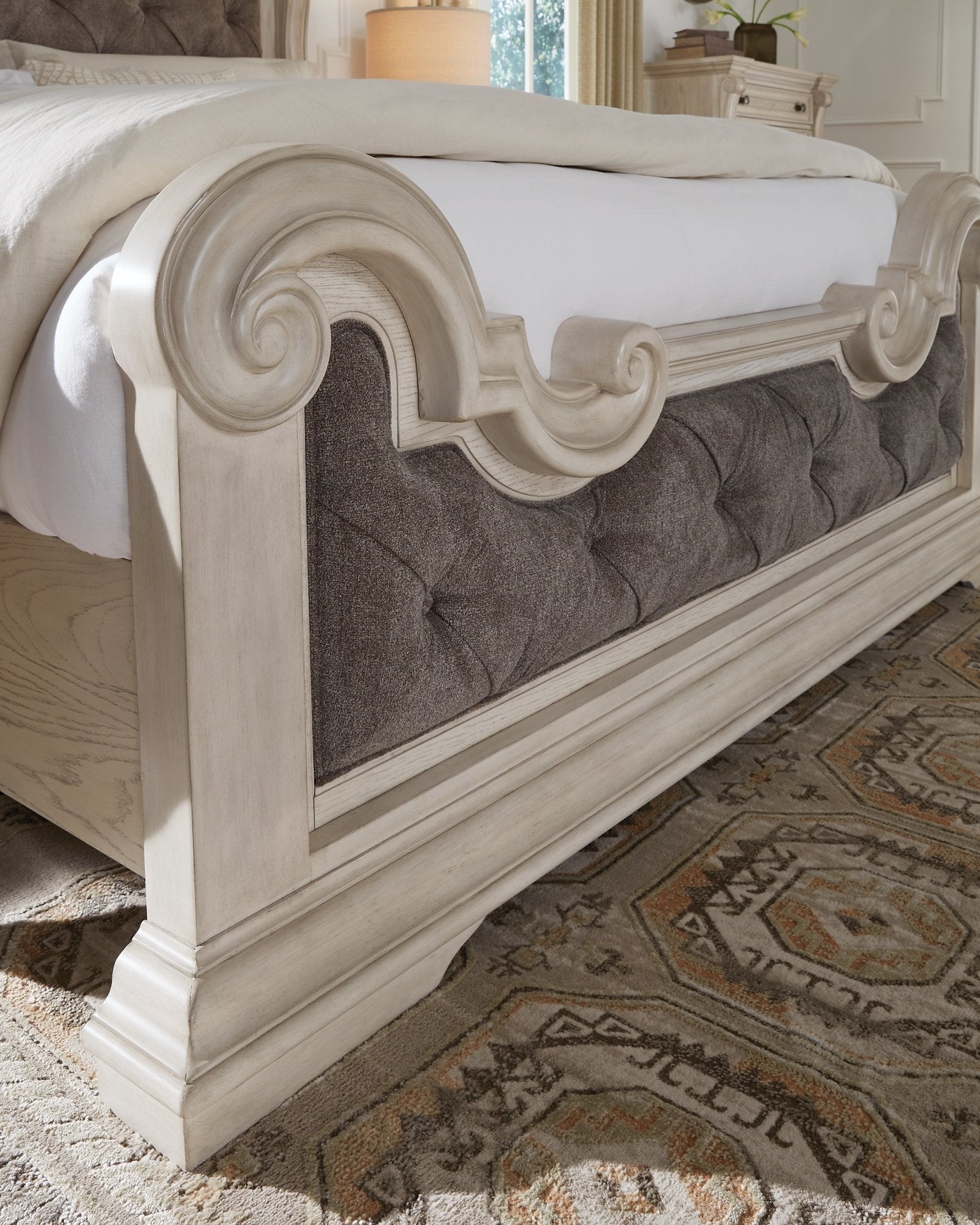 Bruchandi Upholstered Bed - Luxury Home Furniture (MI)
