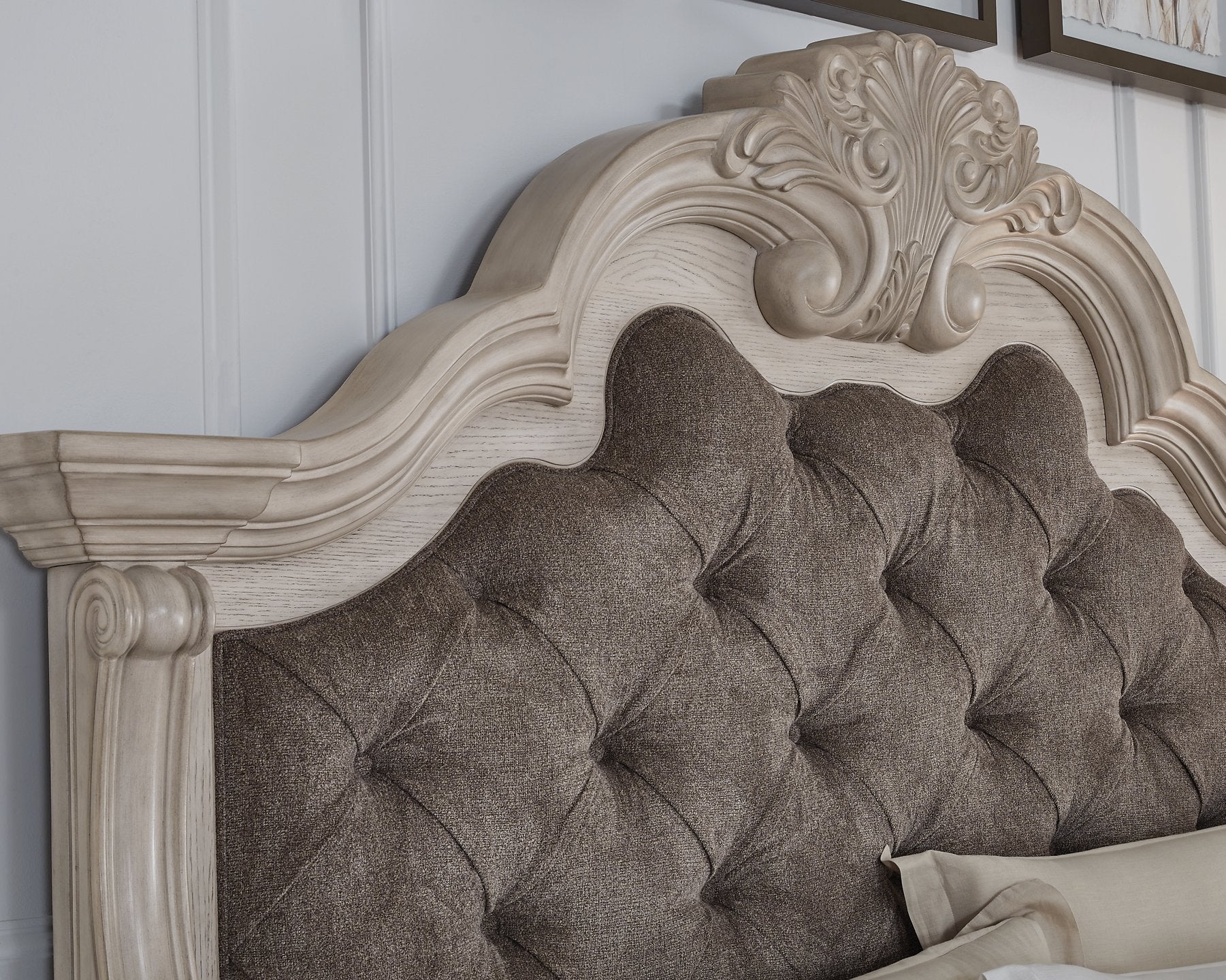 Bruchandi Upholstered Bed - Luxury Home Furniture (MI)