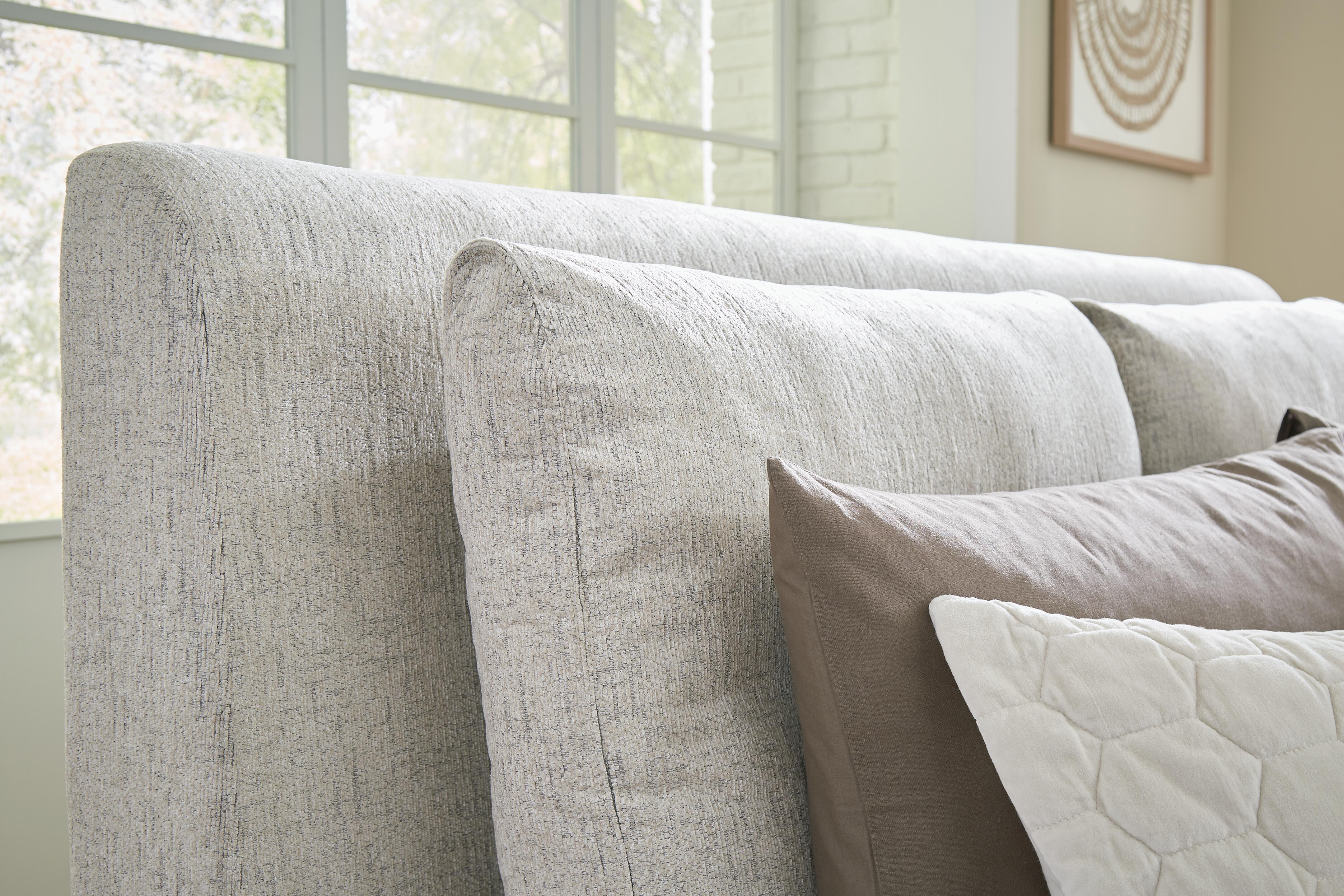 Cabalynn Upholstered Bed - Luxury Home Furniture (MI)