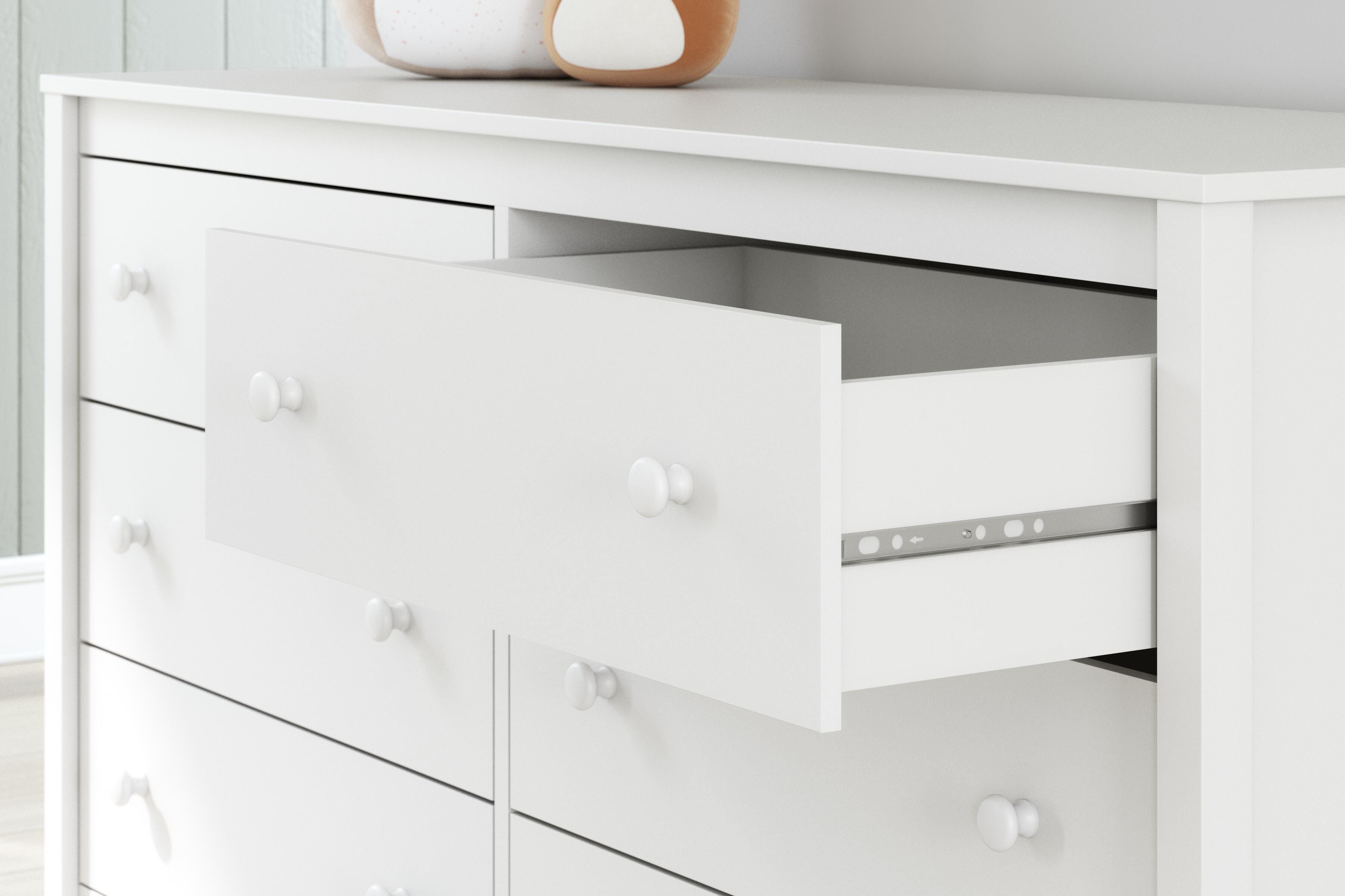 Hallityn Dresser - Luxury Home Furniture (MI)