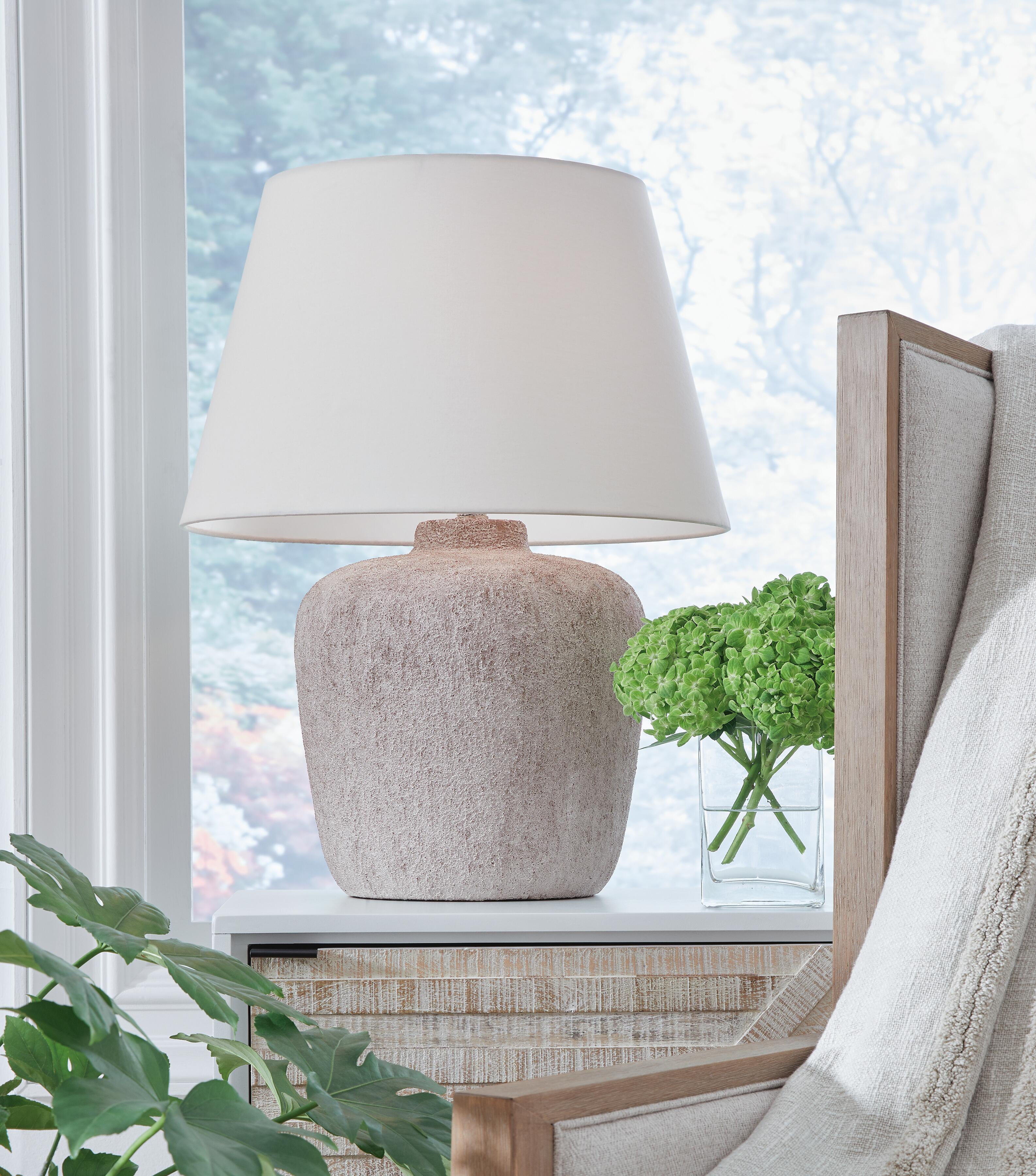 Danry Table Lamp - Luxury Home Furniture (MI)