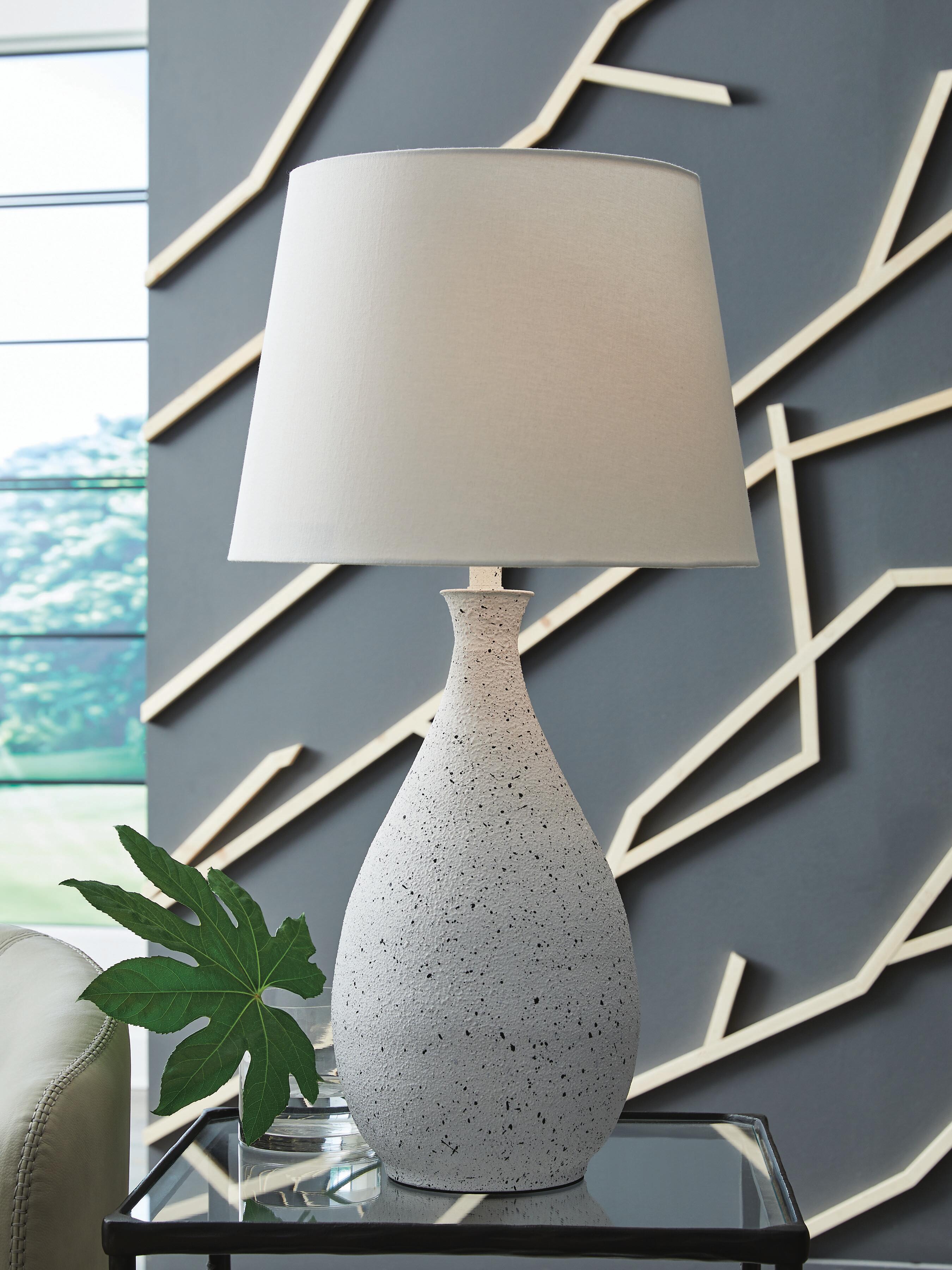 Wyattford Table Lamp - Luxury Home Furniture (MI)