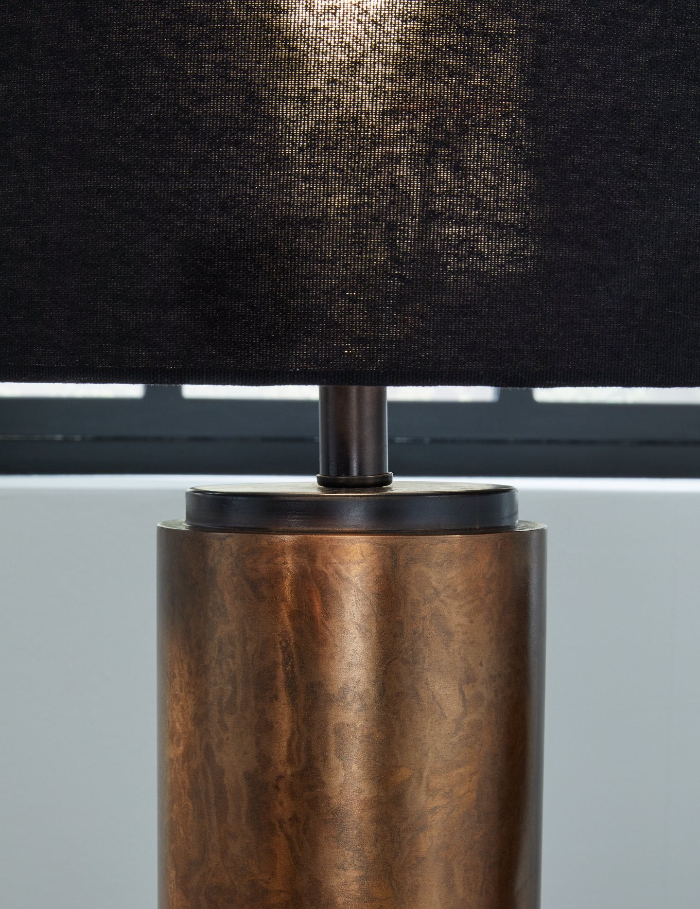 Hildry Table Lamp - Luxury Home Furniture (MI)
