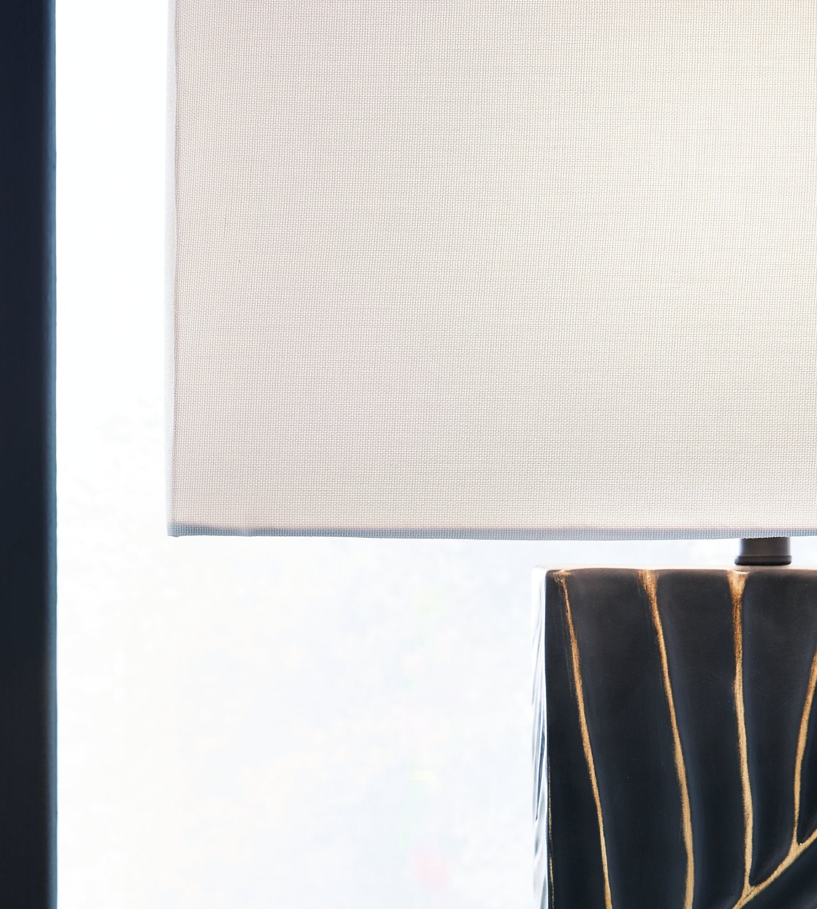 Bartlen Table Lamp - Luxury Home Furniture (MI)