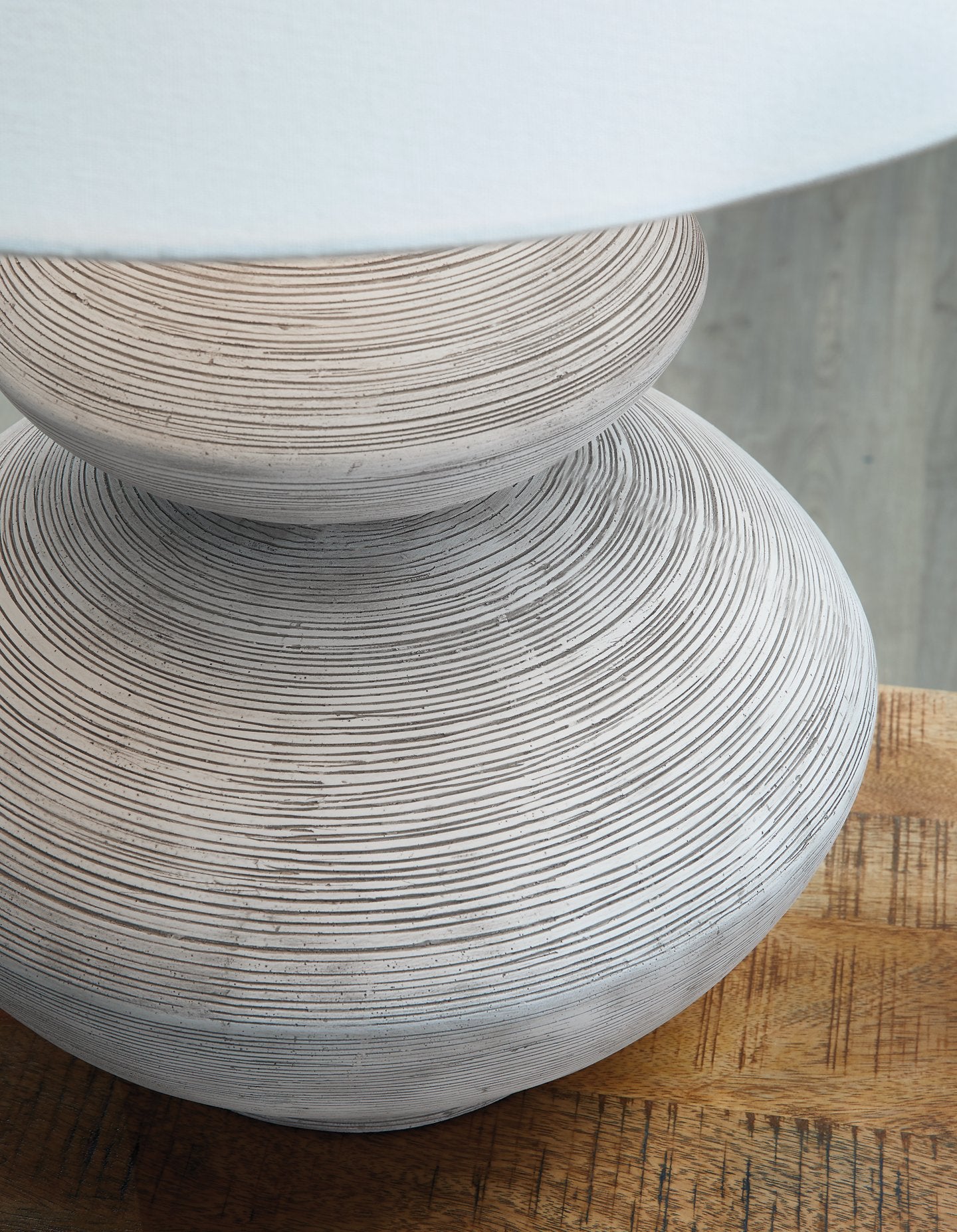 Brickdon Table Lamp - Luxury Home Furniture (MI)