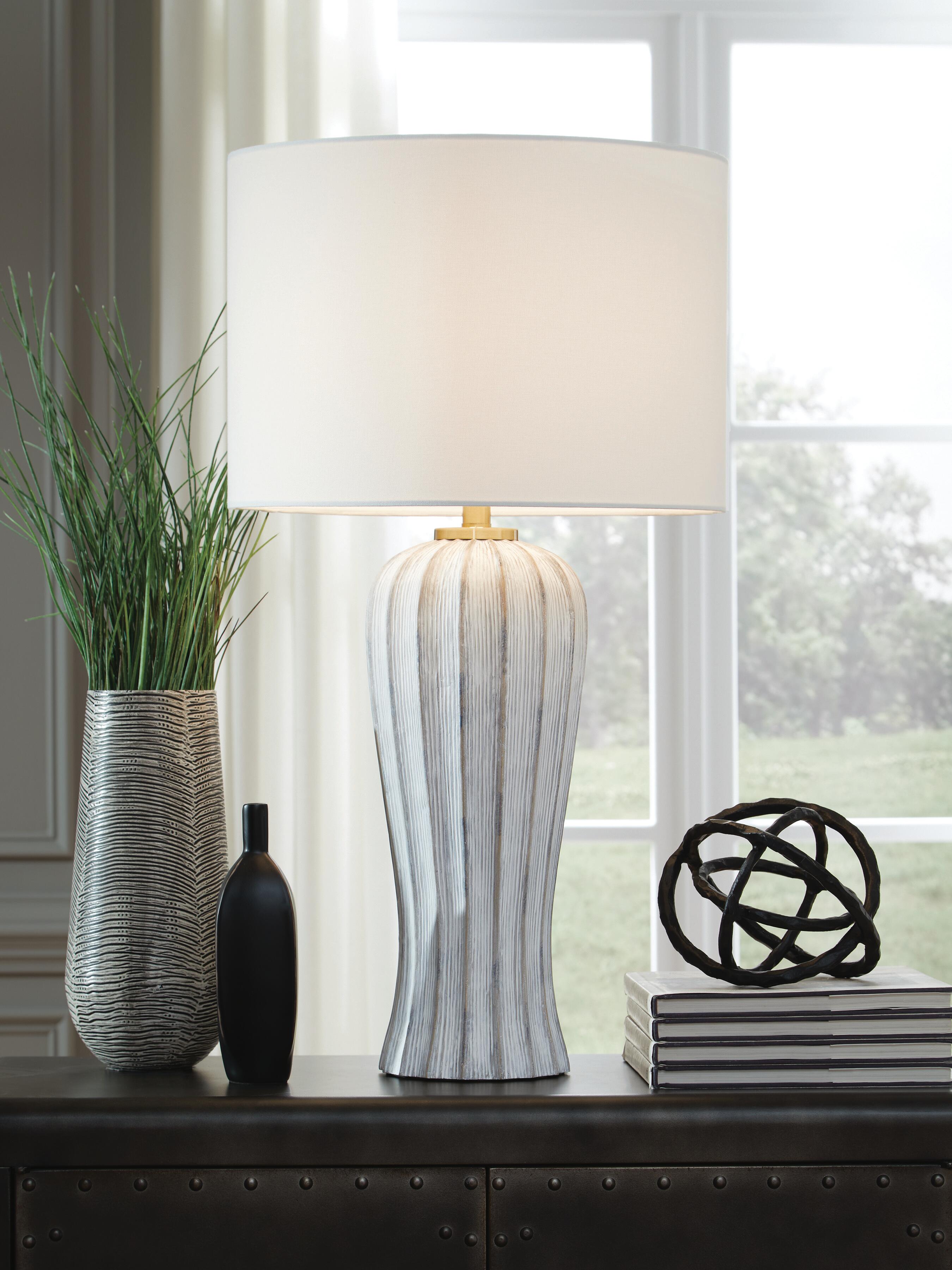 Lanwell Table Lamp - Luxury Home Furniture (MI)