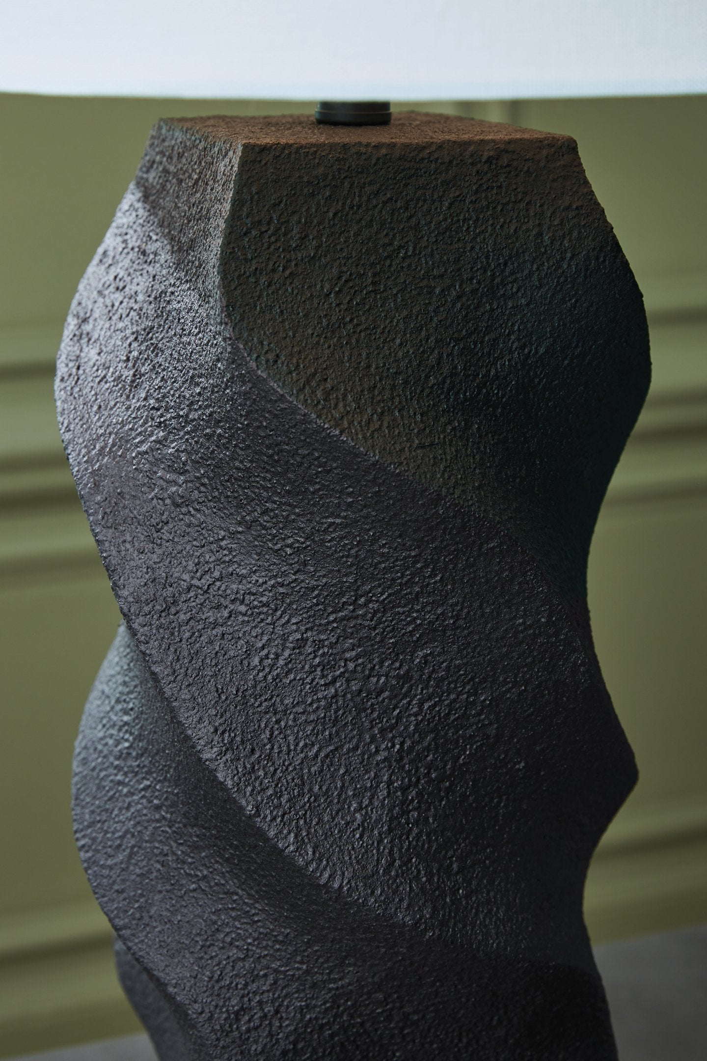 Amillion Table Lamp - Luxury Home Furniture (MI)