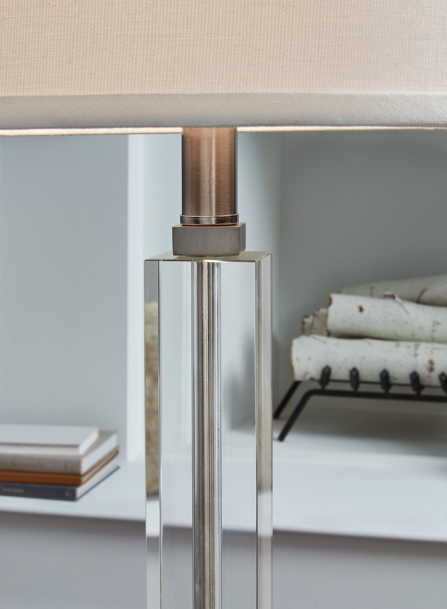 Deccalen Table Lamp - Luxury Home Furniture (MI)