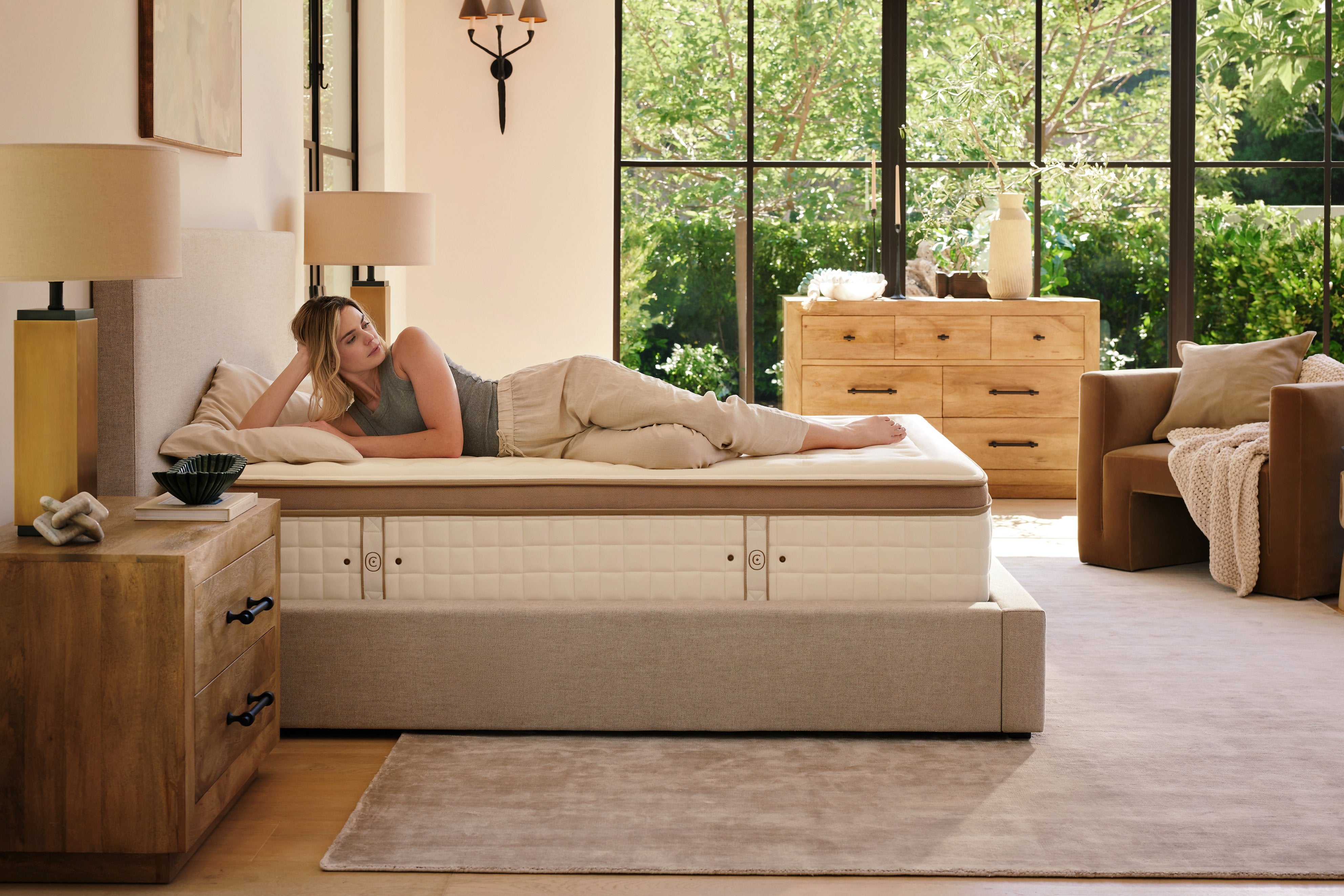 Cloverlane Hybrid Medium Mattress - Luxury Home Furniture (MI)