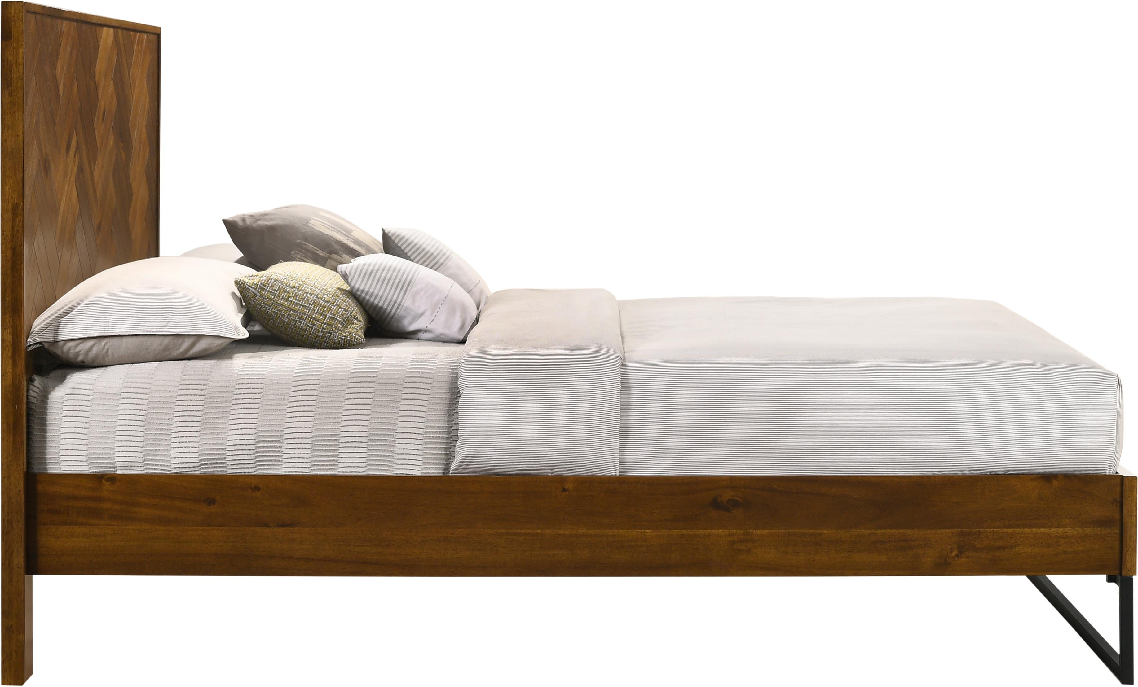 Reed Antique Coffee Queen Bed (3 Boxes) - Luxury Home Furniture (MI)