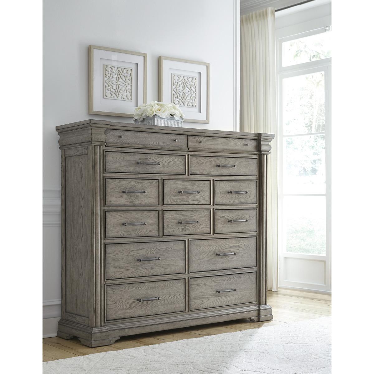 Pulaski Madison Ridge Master Chest in Heritage Taupe������P091127