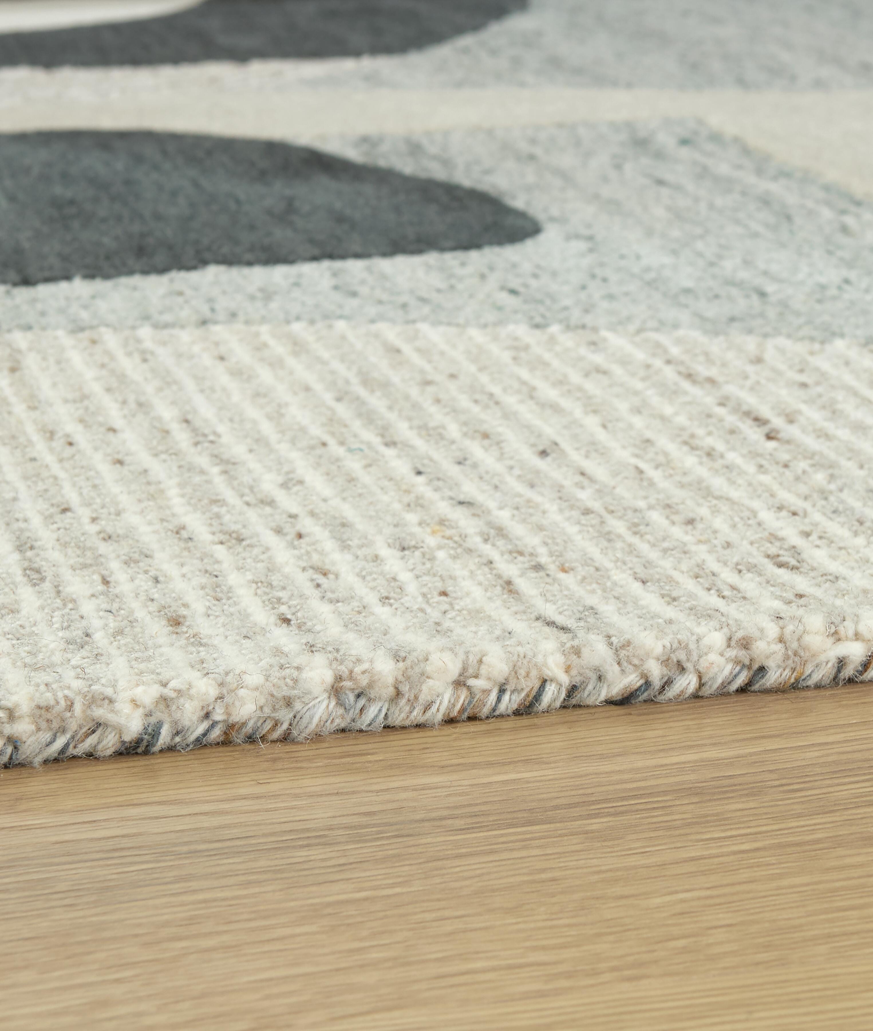 Edrickhill 8' x 10' Rug - Luxury Home Furniture (MI)
