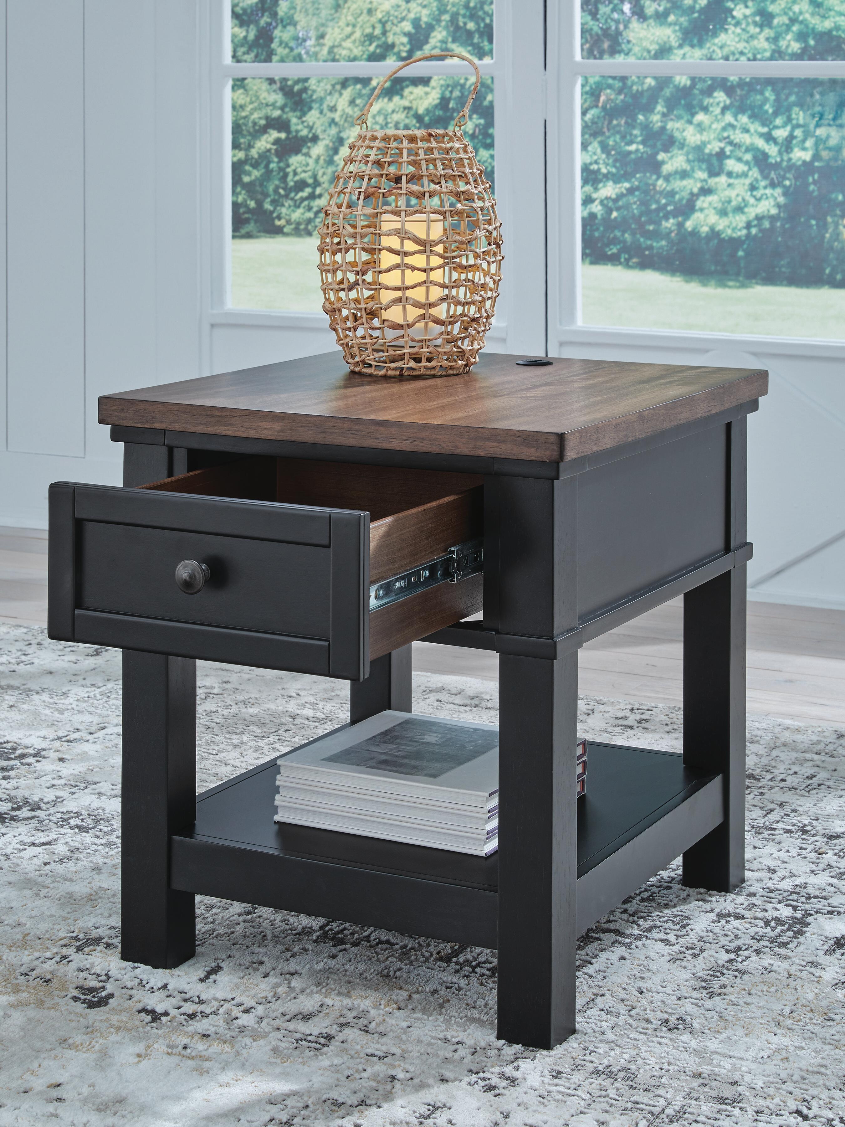 Wildenauer End Table - Luxury Home Furniture (MI)