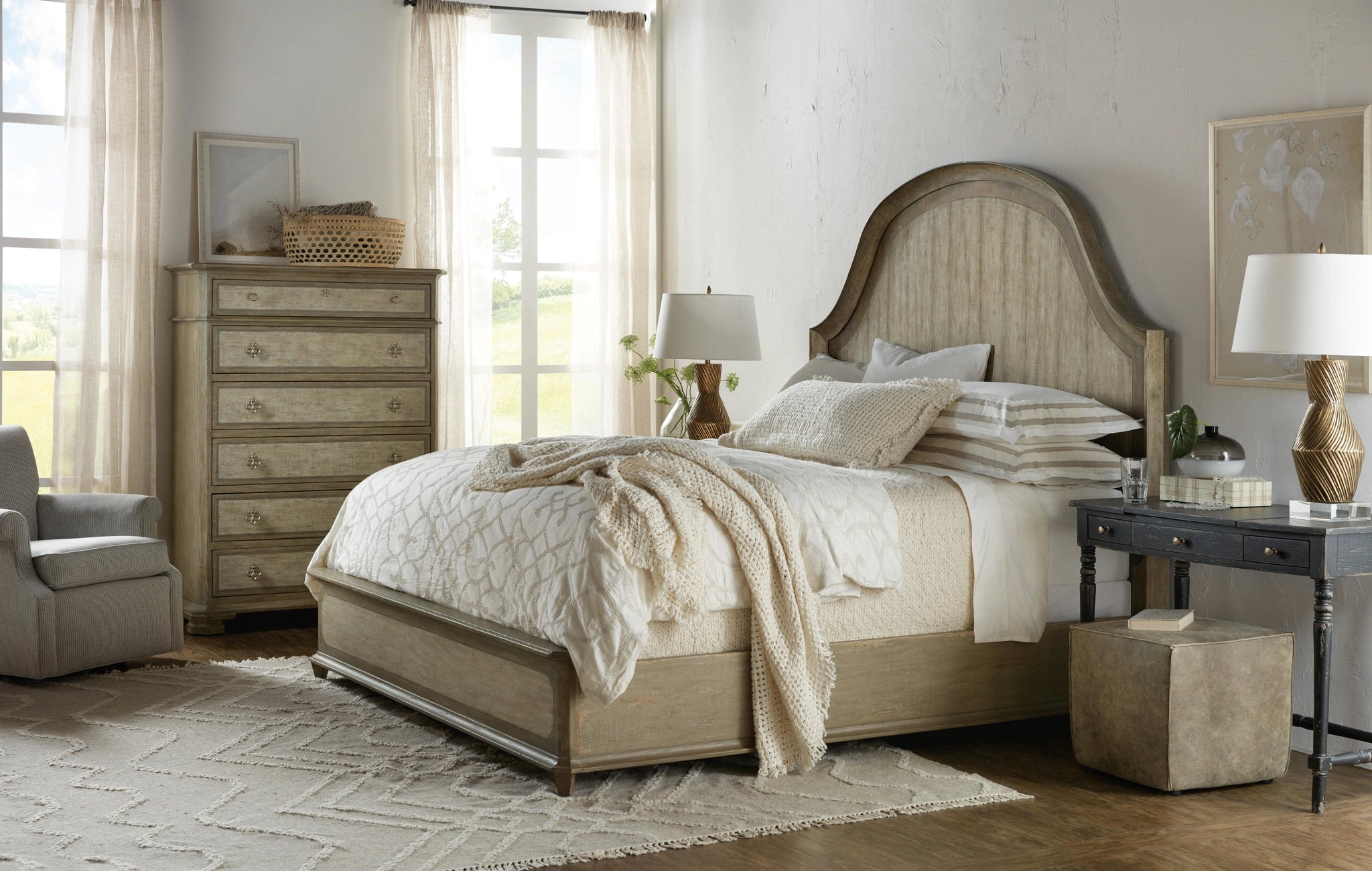 Alfresco Lauro Queen Panel Bed with Metal